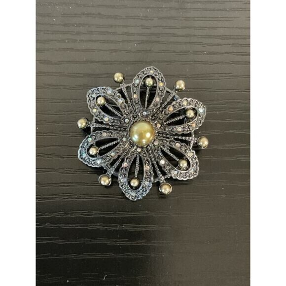 Vintage Style Silver Tone Flower Brooch Pin With Faux Pearl & Rhinestones - Picture 1 of 6